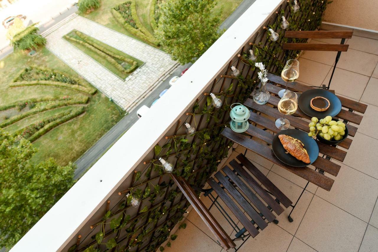 New - Elegant Duplex With Amazing View & Balcony - Homey Residence Bucarest Extérieur photo